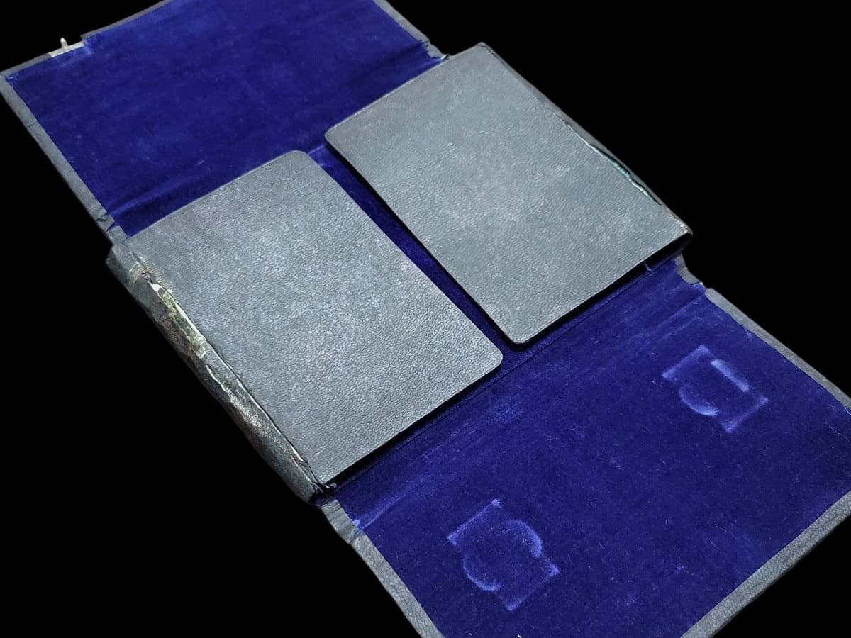 Field case for  japanese medal bar.jpg