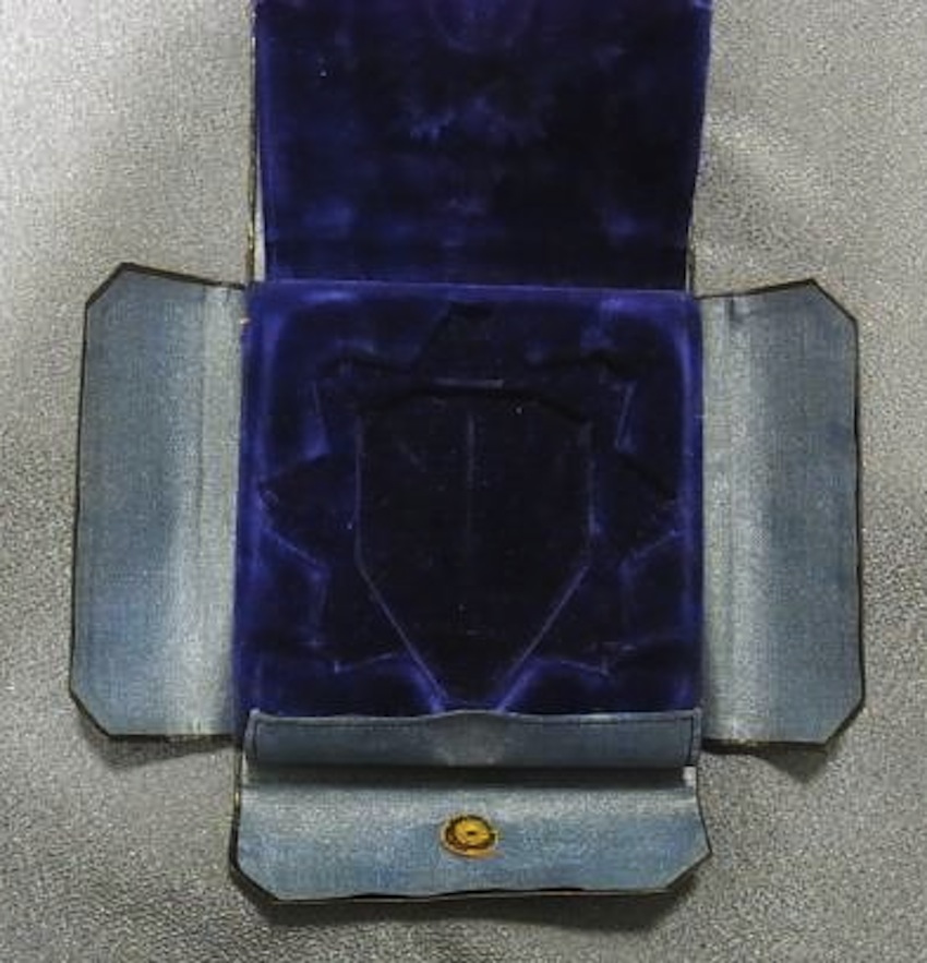 Field Cases for  Japanese Orders and Medal Bars 日本軍野戦用勲章.jpg