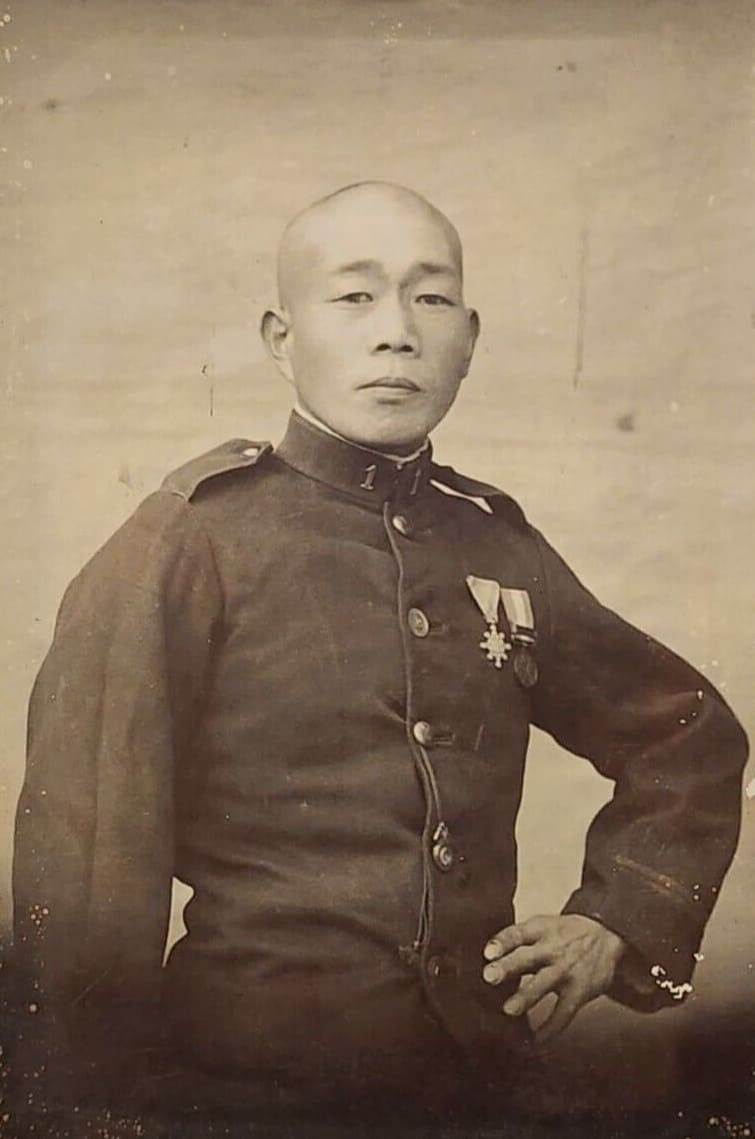 First Sino-Japanese War veteran with compass.jpg