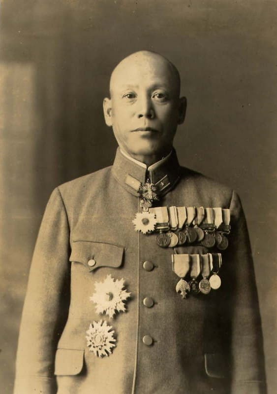 general-major with two-row medal bar.jpg