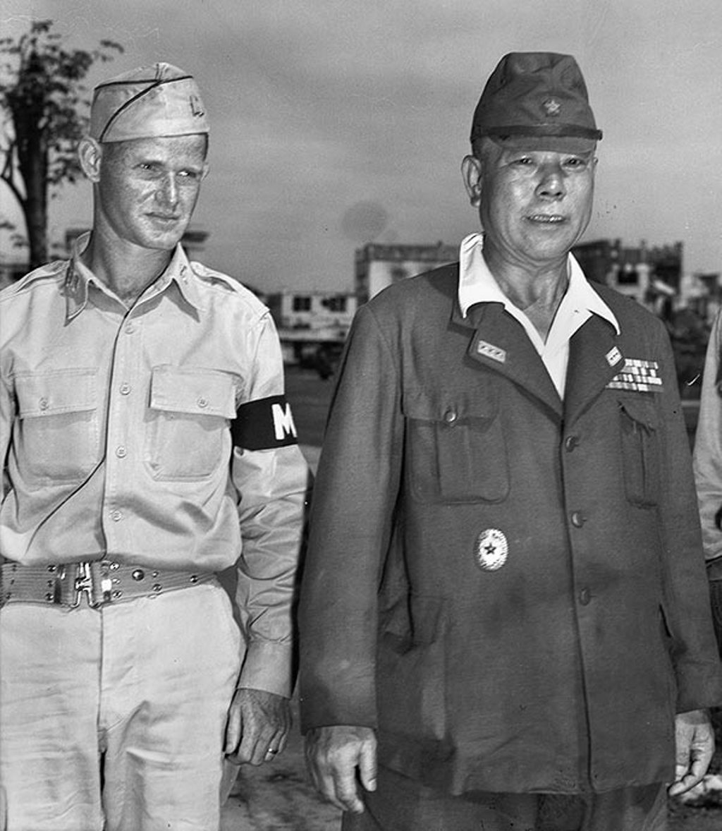 General Tomoyuki Yamashita with shoukan badge.jpg