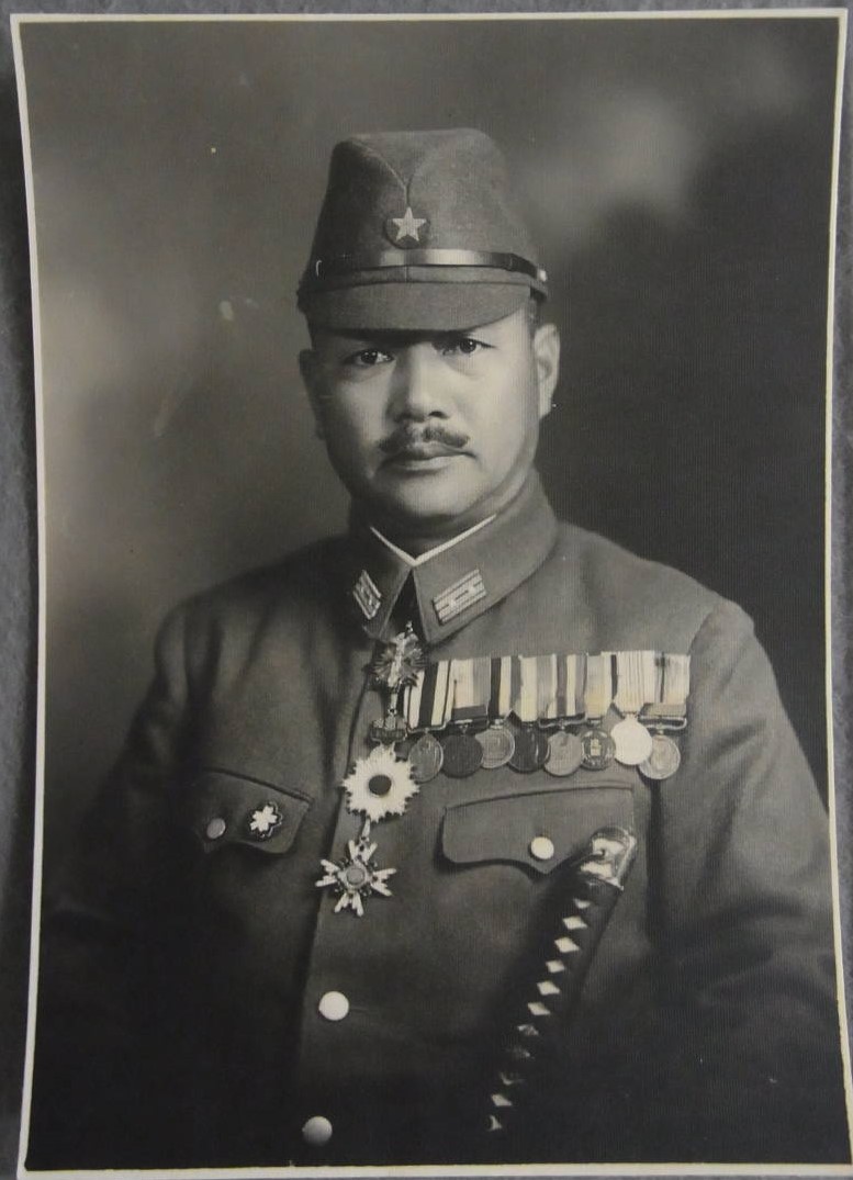 General with Golden Kite Order.jpg