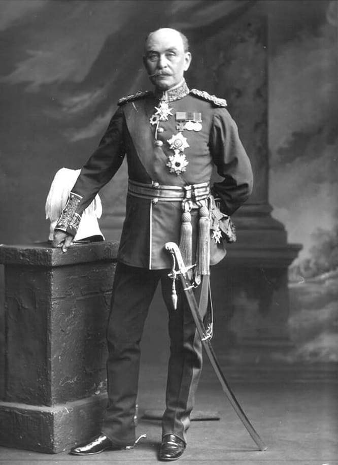 General_O'Moore_Creagh,_VC,_Colonel_of_129th_Baluchis,_1912.jpg