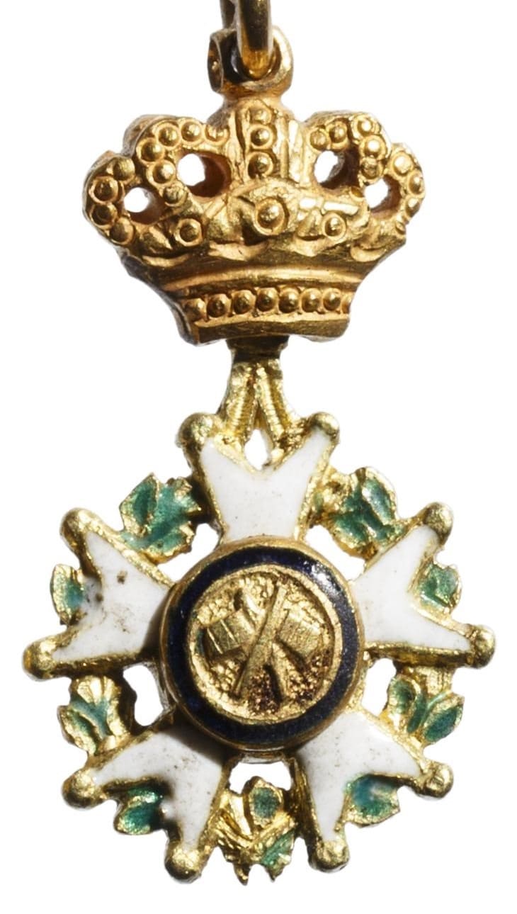 Gold display  with  eight miniature orders.jpg