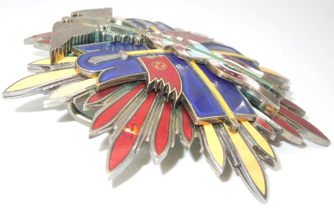 Golden Kite Order Breast  Star from the Showa era.jpg