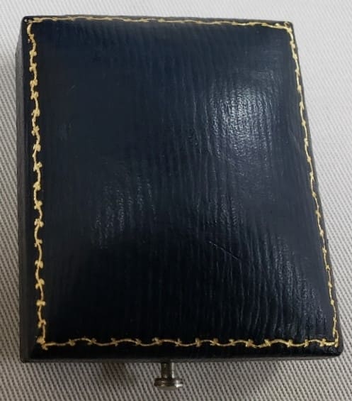 Golden Watch Fob of Imperial Japan Peers' Club.jpg