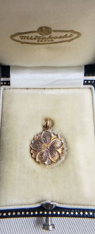 Golden Watch Fob of Imperial Japan Peers'  Club.jpg