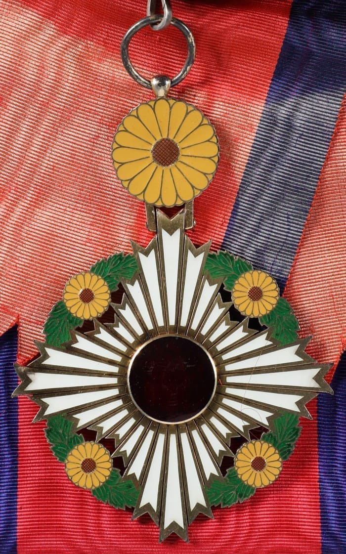 Grand Cordon of the Order of the Chrysanthemum.jpg