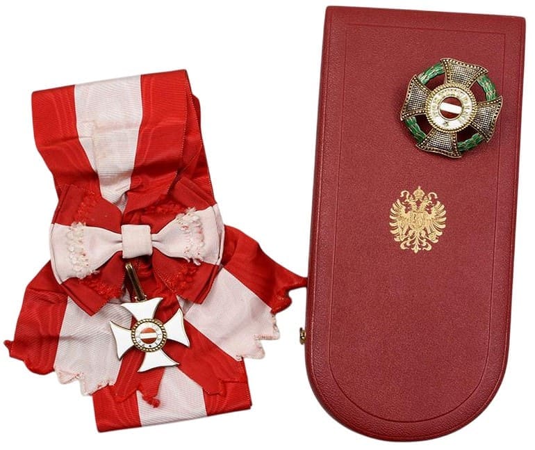 Grand  Cross Fake Military Order of Maria Theresa made by Rothe, Wien.jpg