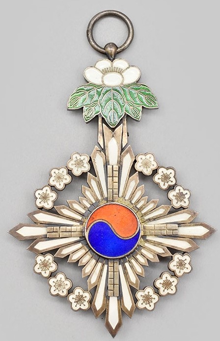 Grand  Order of the Golden Ruler 대훈위금척대수장.jpg