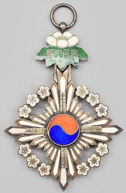 Grand Order  of the Golden Ruler 대훈위금척대수장.jpg