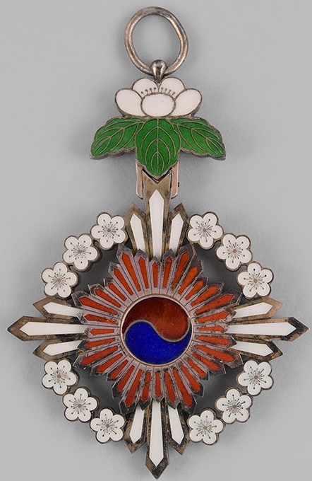 Grand Order of the Plum Blossoms대훈위이화대수장.jpg