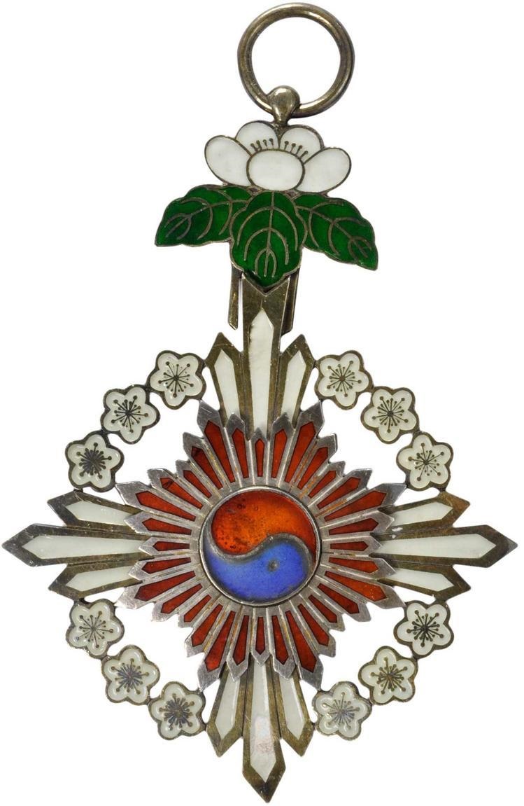 Grand Order of the Plum Blossoms.jpg