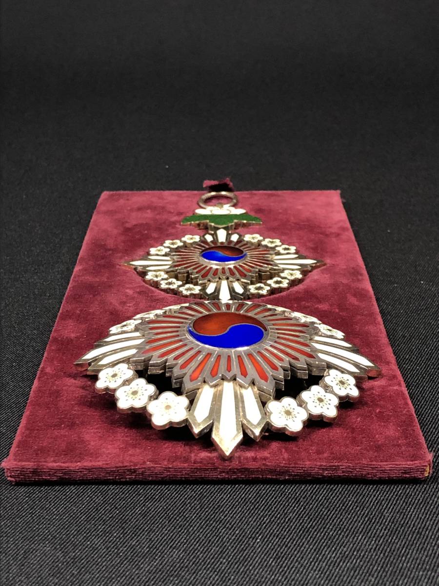 Grand Order of  the Plum   Blossoms.jpg