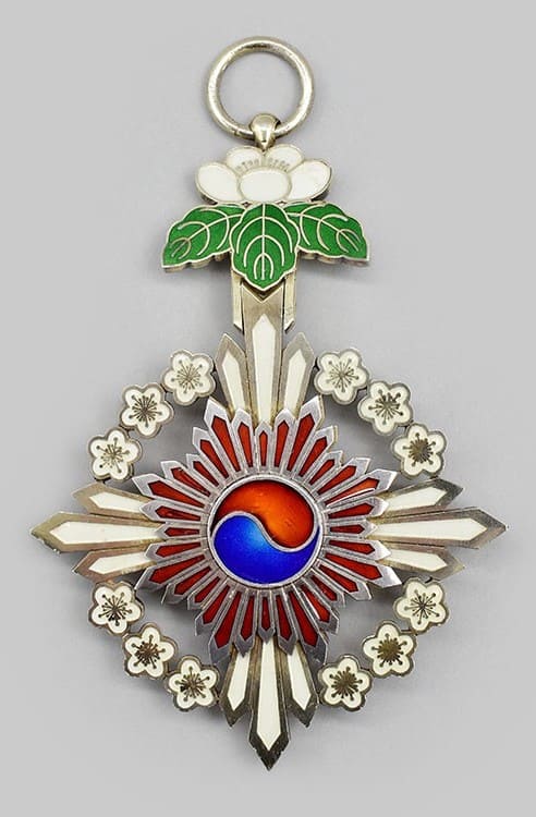 Grand Order of the Plum  Blossoms.jpg