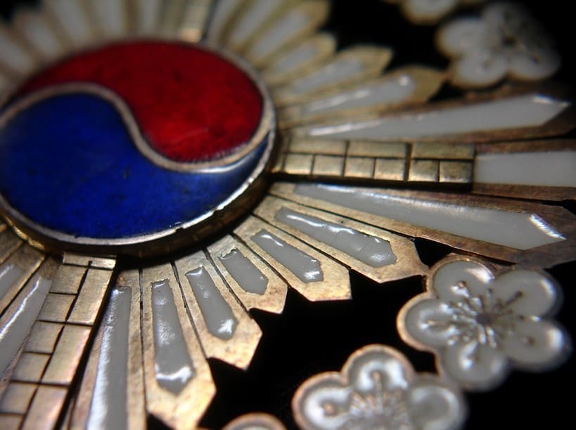 Grand_Order of the Golden Ruler대훈위금척대수장大勳位金尺大綬章.jpg