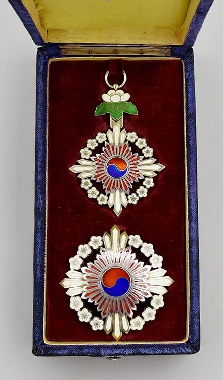 Grand_Order of_the_Plum Blossoms.jpg