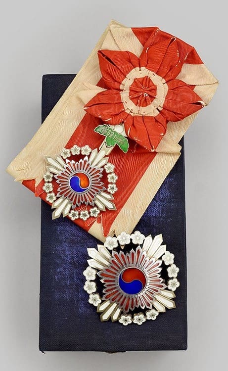 Grand_Order_of_the Plum_Blossoms.jpg