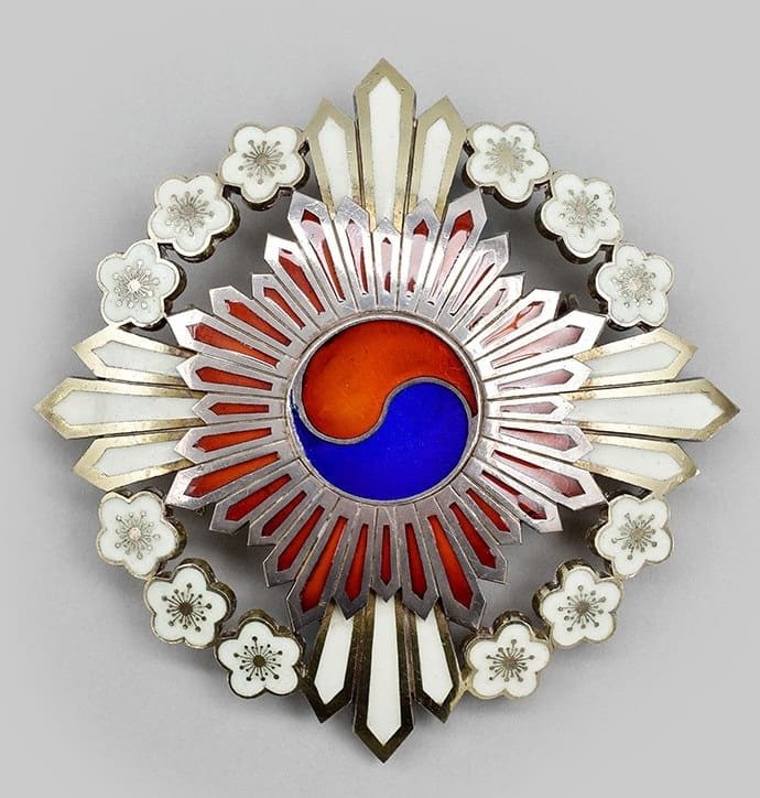 Grand_Order_of_the_Plum_Blossoms.jpg