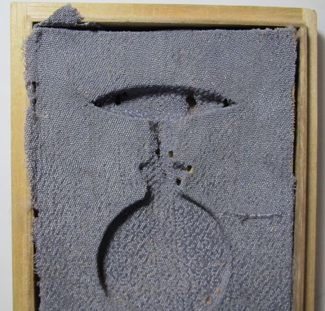 大東亜戦争殉國章  Great East  Asia  War Dying  for the Country Badge.jpg