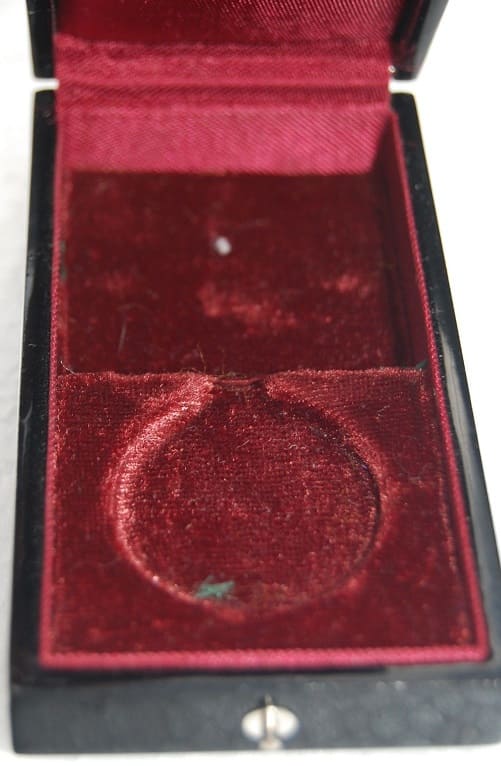 Green Ribbon Medal of Honour awarded  in 1940.jpg