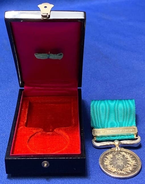 Green Ribbon  Medal of Honour awarded in 1943.jpg