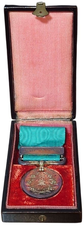 Green Ribbon  Medal of Honour awarded in 1953.jpg