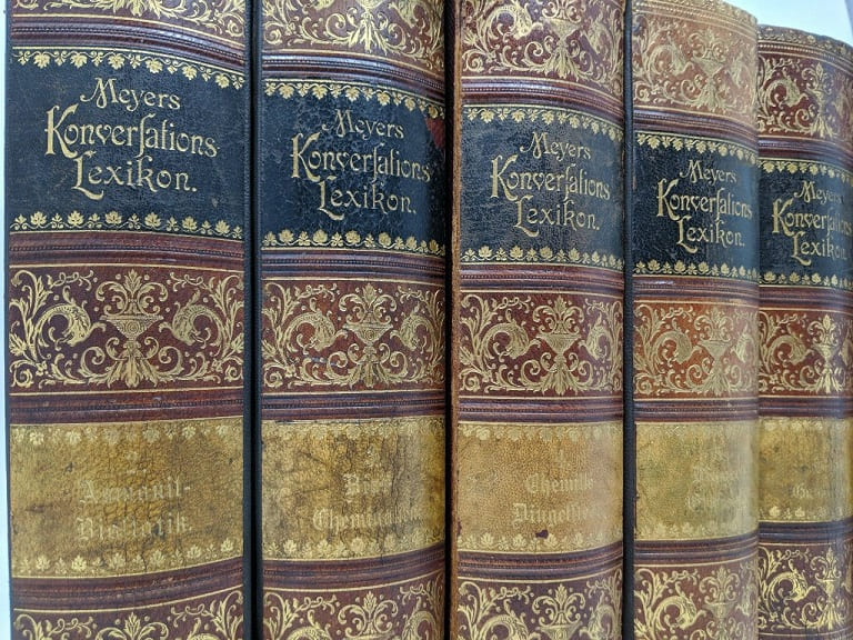 Imperial  Order of the Double Dragon in Meyers Lexikon, 1896.jpg