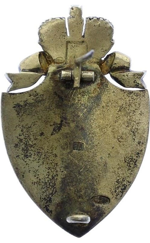 Imperial Russian Red Cross Society Badge made  by Eduard.jpg