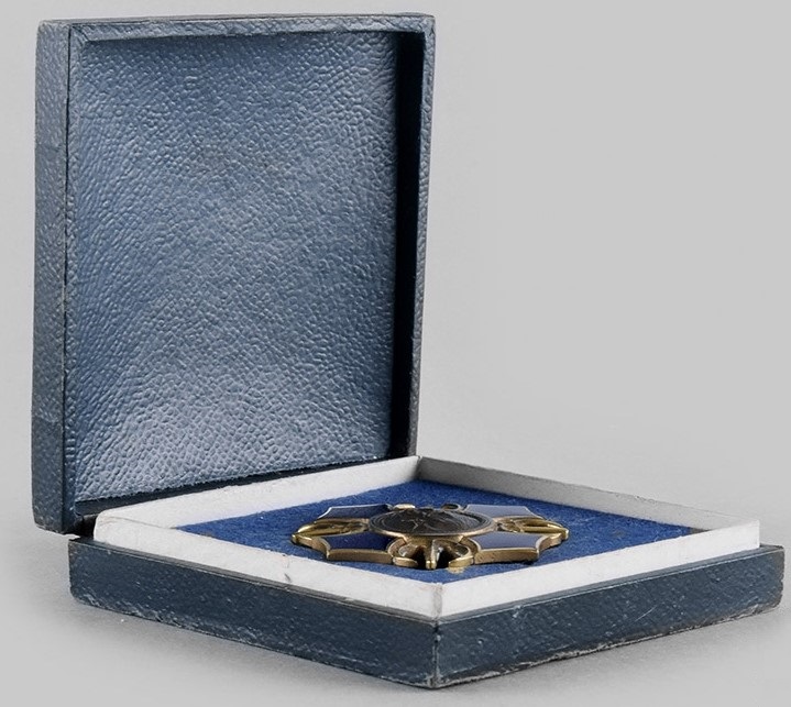 Inner Mongolia  Genghis Khan  Military Merit Badge.jpg