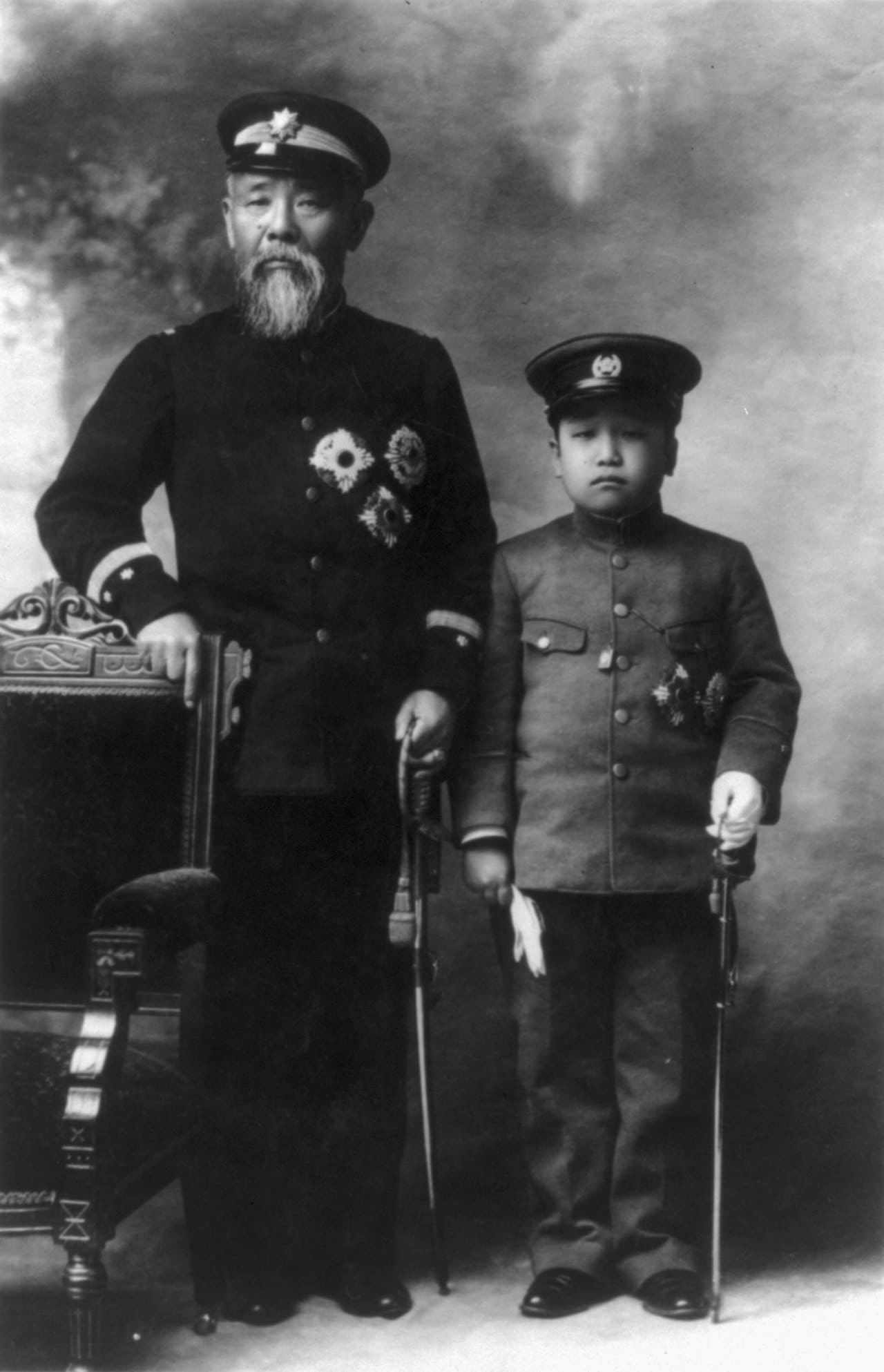 Itō Hirobumi with Crown Prince of Korea Euimin.jpg
