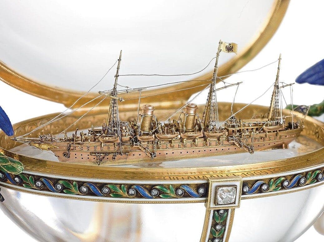 Яйцо пасхальное с  моделью яхты Штандарт.jpg