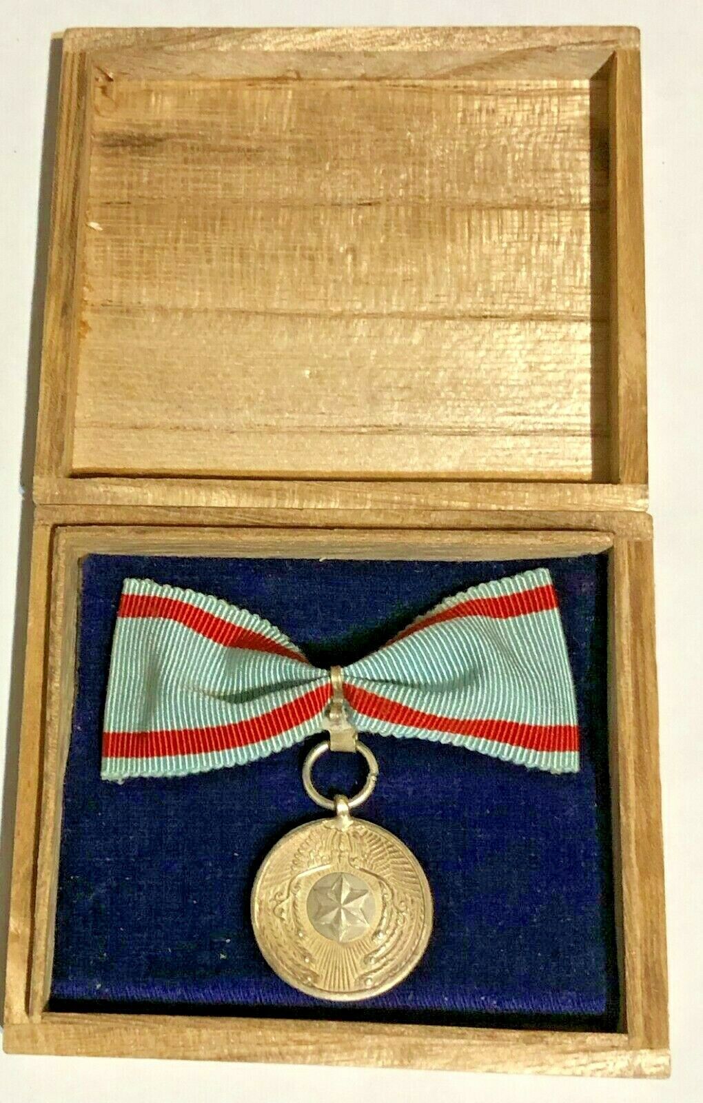 Japan-Imperial-Soldies-Relief-Association-member-Badge-Order-_57.jpg