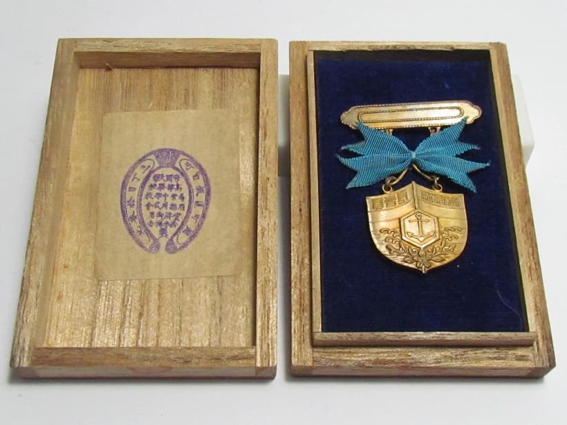 Japan Seafarers Relief Association Male Version of  Regular Lifetime Member Badge.jpg