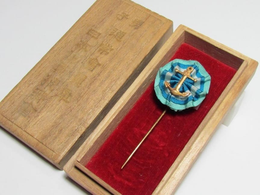 Japan Seafarers  Relief Association Male Version of Regular Member Badge.jpg