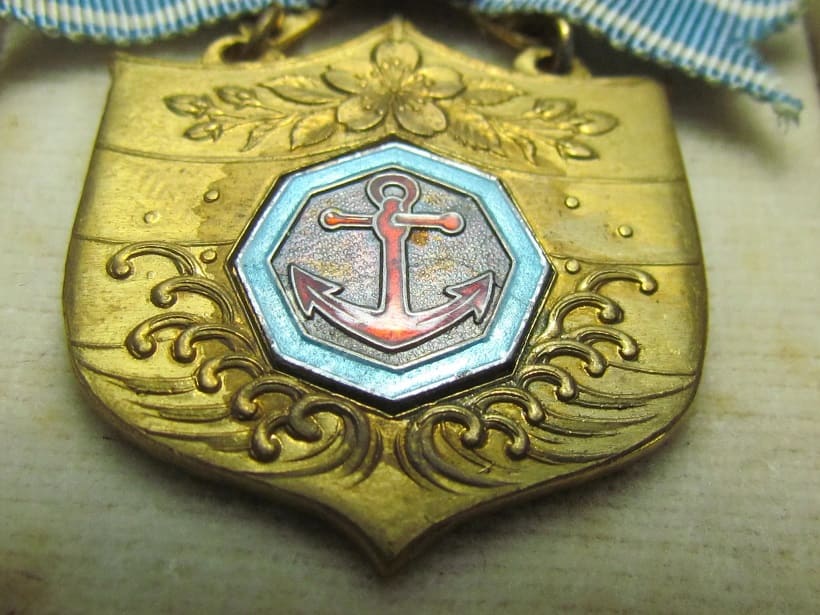 Japan Seafarers Relief Association Male Version of  Special Lifetime Member  Badge.jpg