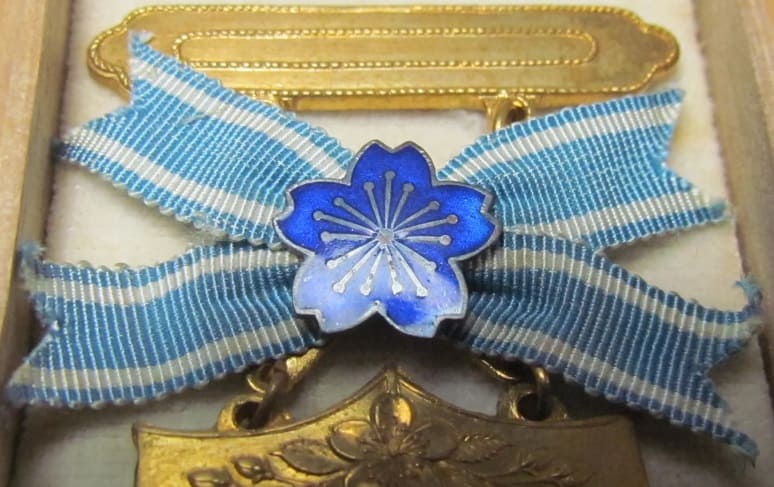 Japan Seafarers Relief Association  Male Version of  Special Lifetime Member Badge.jpg