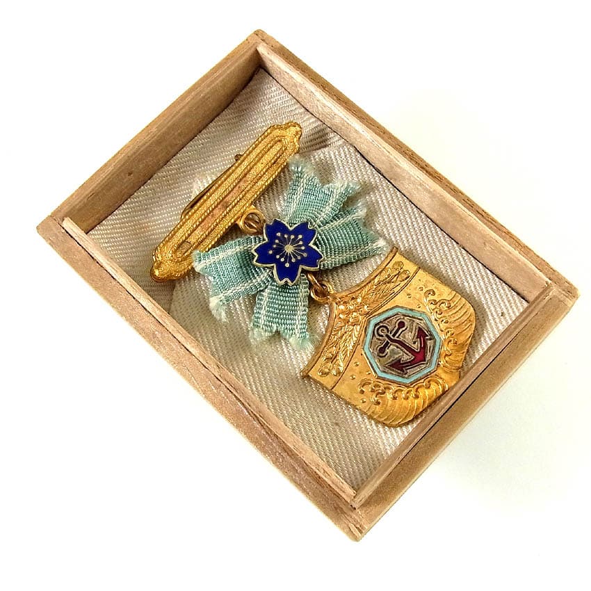 Japan Seafarers Relief Association Male Version of  Special Lifetime Member Badge.jpg