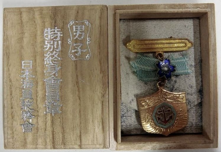 Japan Seafarers Relief Association Male Version of Special Lifetime Member Badge.jpg