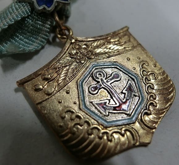 Japan Seafarers  Relief Association Male Version of Special Lifetime Member Badge.jpg
