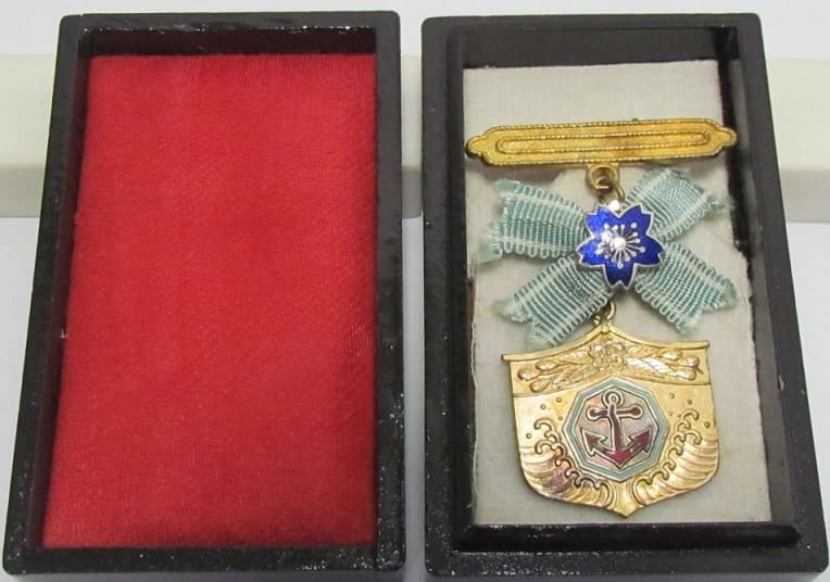 Japan Seafarers Relief Association Male Version of  Special Lifetime Member Badge.jpg