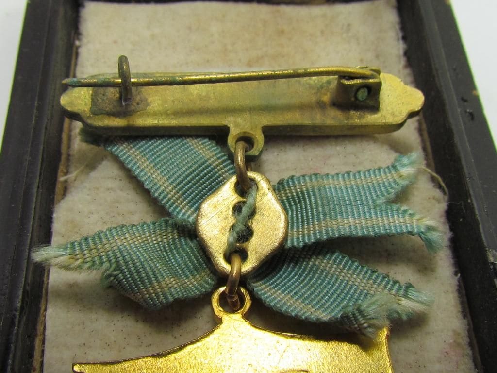 Japan Seafarers Relief Association Male Version of Special  Membership Badge.jpg