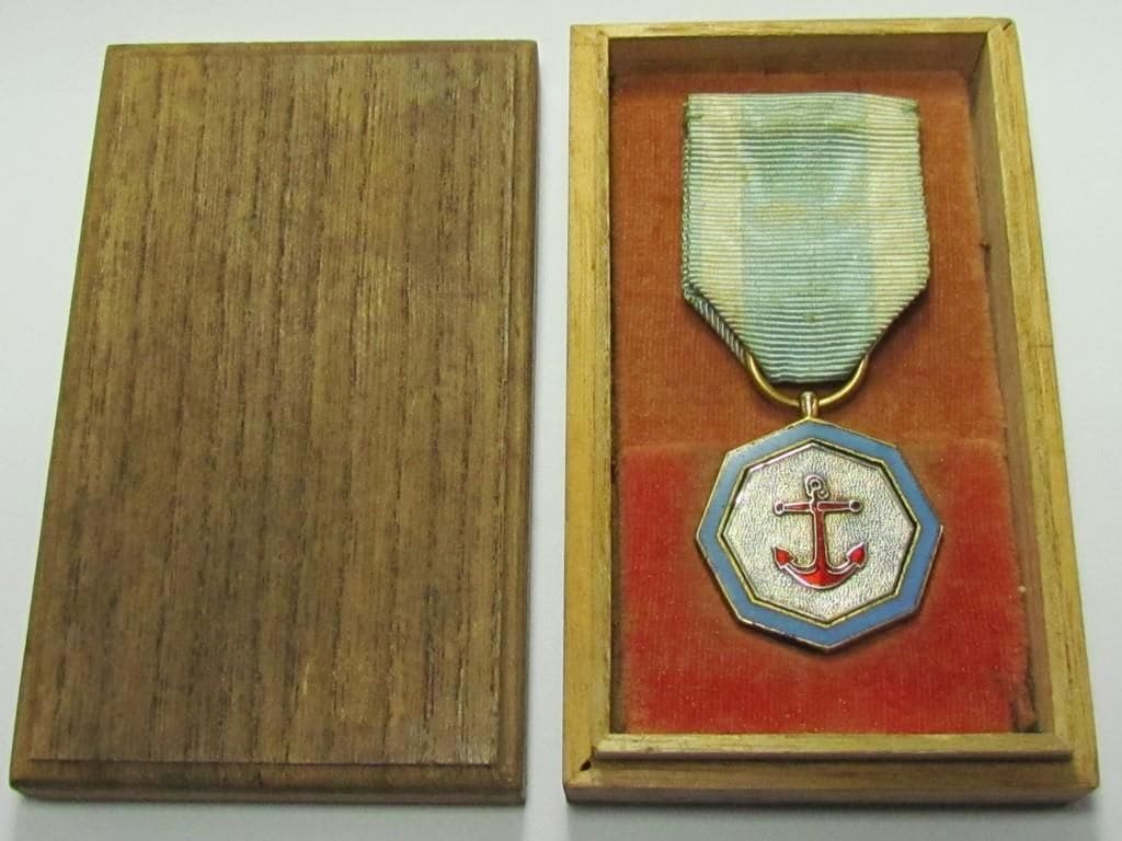 Japan Seafarers  Relief Association  Medal 日本海員掖濟會之章.jpg