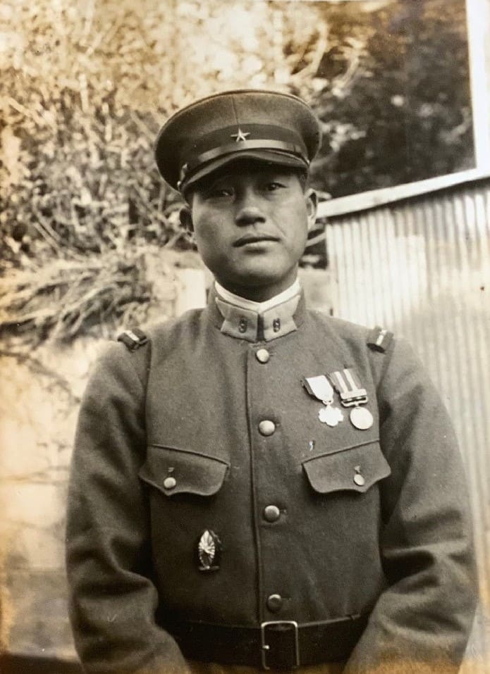 Japanese Army Pilot  Badge in Photo.jpg