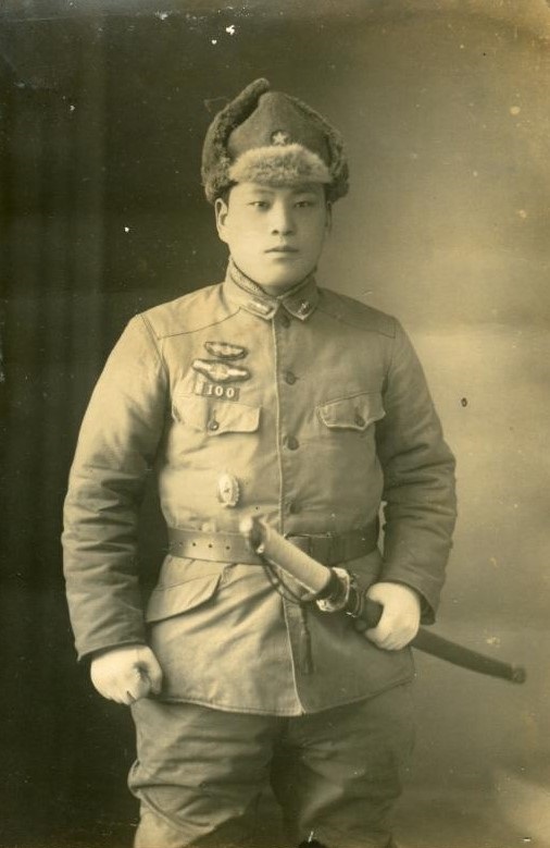 Japanese Army Pilot Badge in Photo.jpg
