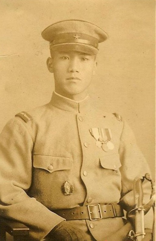 Japanese Army Pilot Badge in Photo.jpg