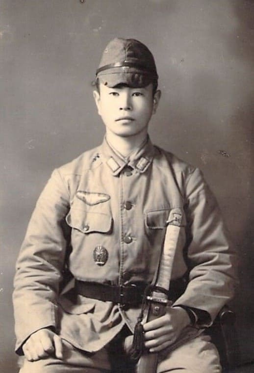 Japanese Army Pilot Badge in Photo.jpg