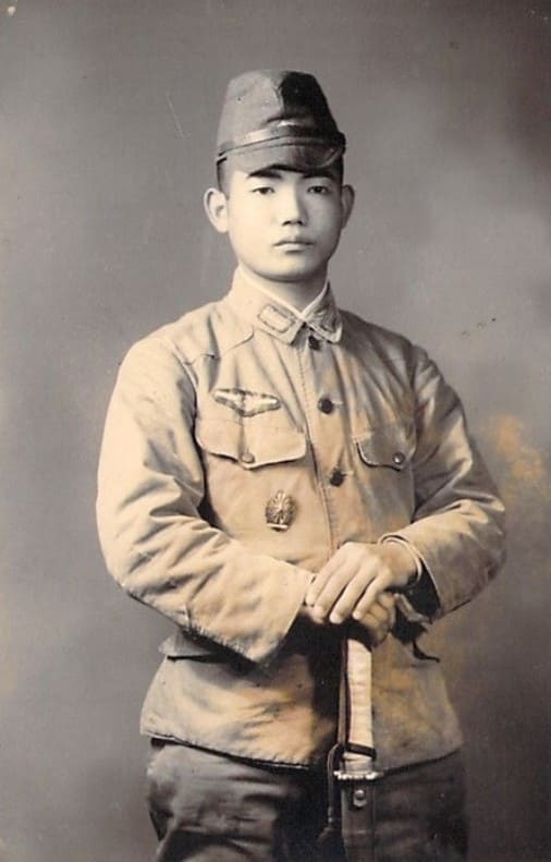 Japanese  Army  Pilot Badge in Photo.jpg