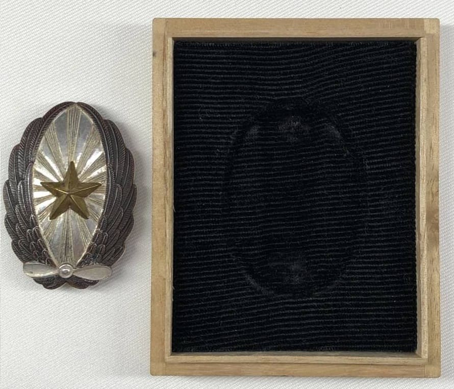 Japanese  Army Pilot Badge manufactured by Toho workshop.jpg