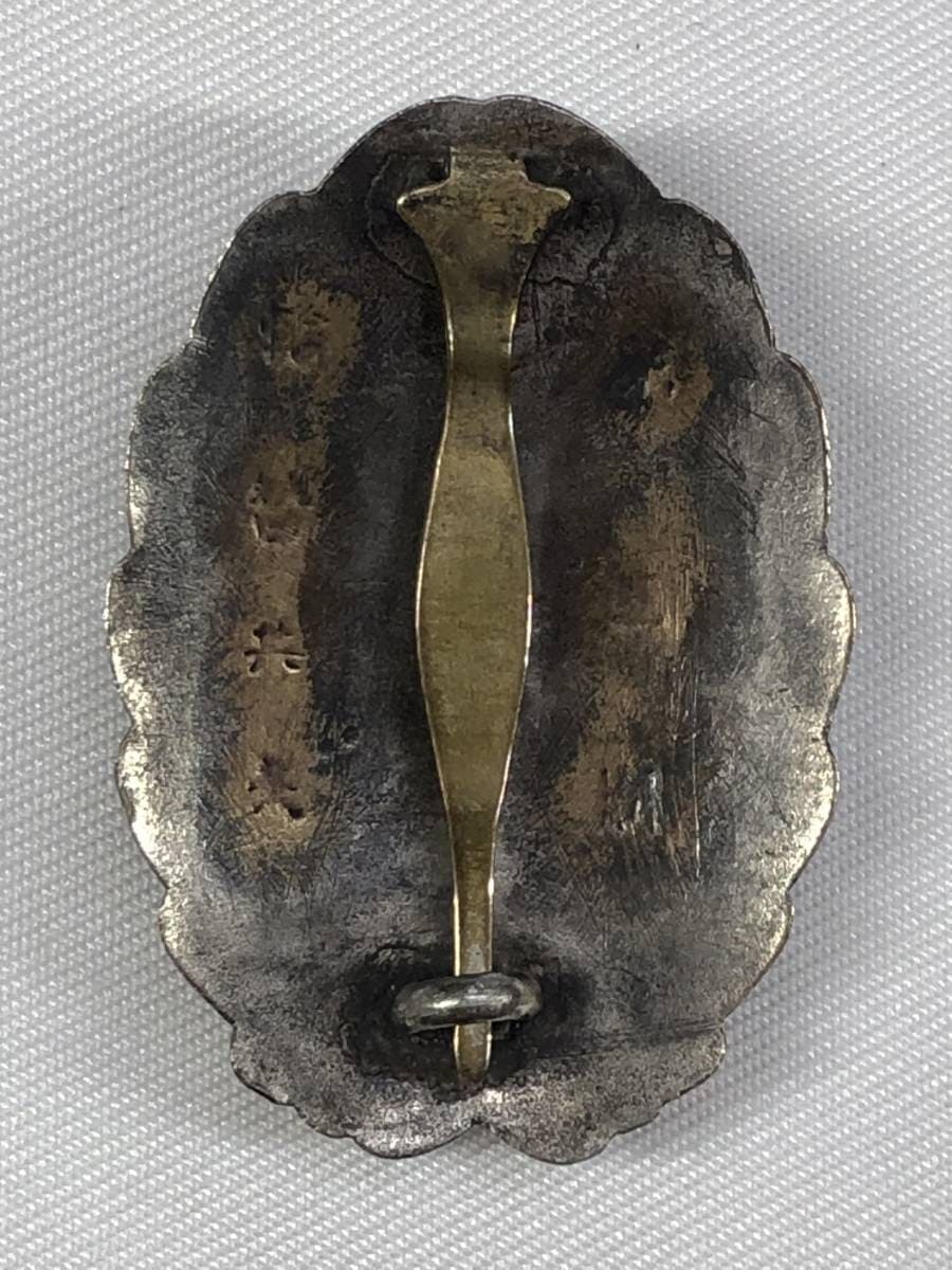 Japanese Army Pilot Badge manufactured by  Toho workshop.jpg